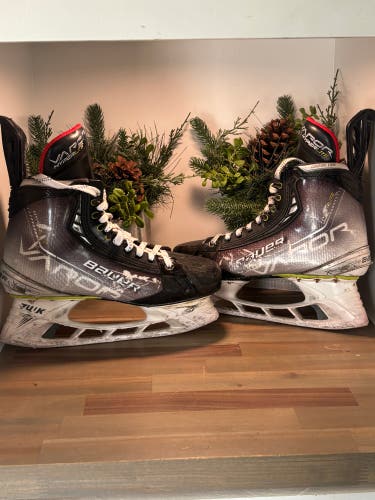 Bauer Vapor Hyperlite Hockey Skates