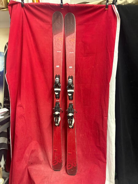 Skis: Rossignol Experience 94 Ti skis, 180cm
Bindings: Look NX 12 bindings
Binding Range: 260-372mm