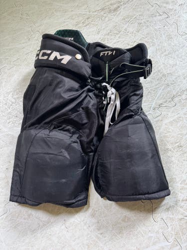 Women's Junior Large CCM JetSpeed FTW Hockey Pants (Used)