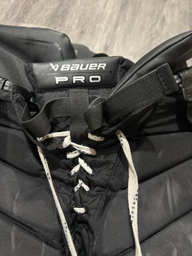 Senior Medium 2024 Bauer Vapor 2X Pro Hockey Goalie Pants (Used)