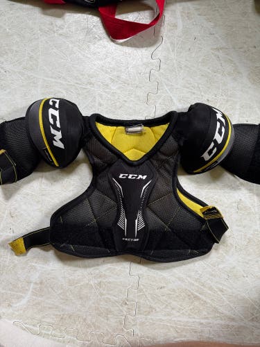 Men's Small / Medium Junior CCM Vector Shoulder Pads (Used)