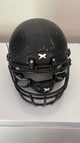 Black Youth Medium Xenith X2E Helmet (Used)