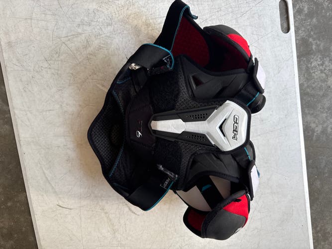 Large Junior CCM JetSpeed FT6 Shoulder Pads (Used)