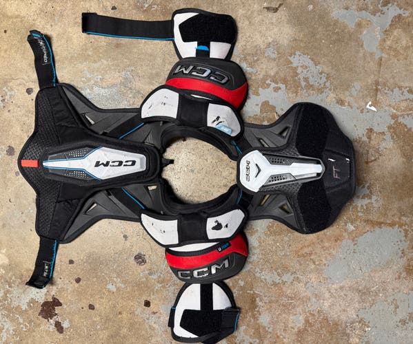 Small Junior CCM JetSpeed FT6 Shoulder Pads (Used)