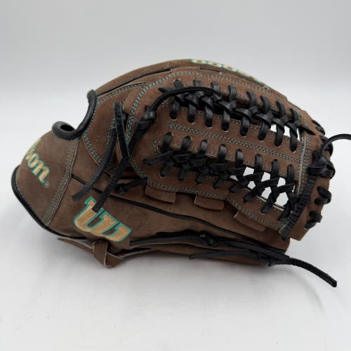 Wilson A2000 D33 11.75 Pitchers Infield Baseball Glove