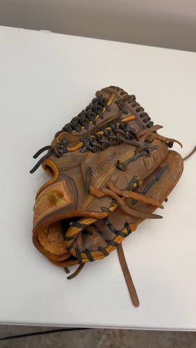 True Temper RH Infield Baseball Glove 11.5" (Used)