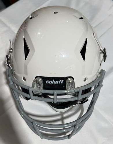 White Youth Small Schutt Vengeance A11 Helmet (Used)