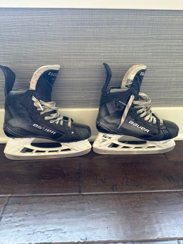 Black/Gray Bauer Supreme Hockey Skates 8.5 (Used)