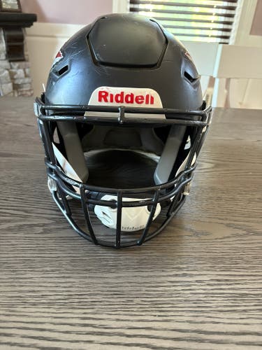 Black Youth Large Riddell SpeedFlex Helmet (Used)