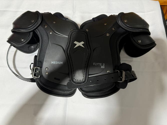 Medium Youth Xenith Flyte Shoulder Pads (Used)