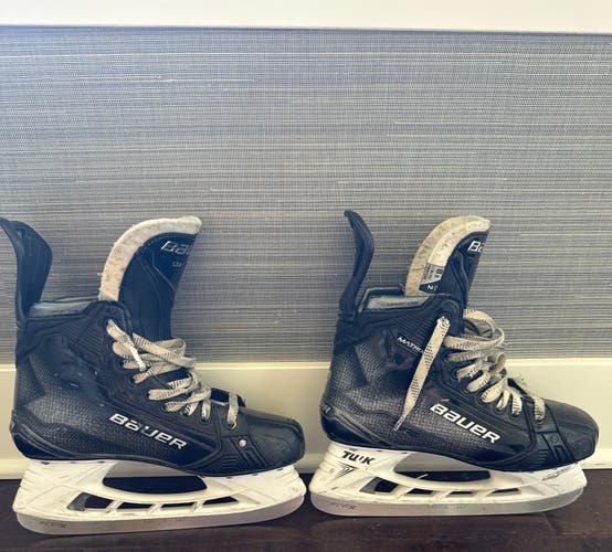 Black/Gray Bauer Supreme Hockey Skates 8.5 (Used)