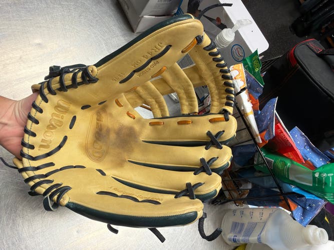 Wilson A2000 RH Outfield Baseball Glove 12.75" (Used)
