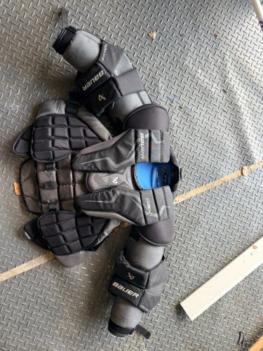 Large/Extra Large Bauer GSX Goalie Chest Protector (Used)