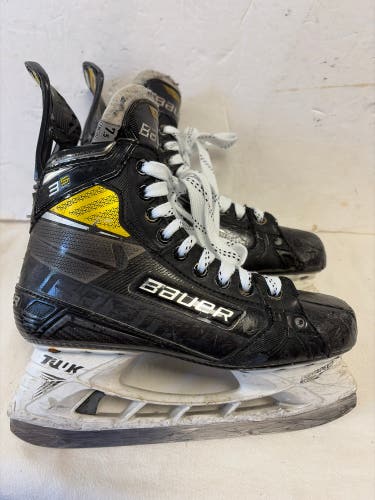 Black Bauer Supreme 3S Pro Hockey Skates Regular Width Pro Stock 7.5 (Used)