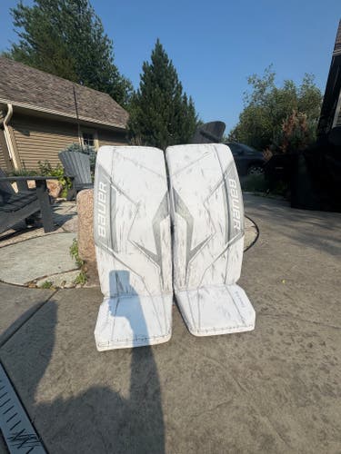 2025 Bauer SV Pro goalie leg pads, size Senior Small, 33”