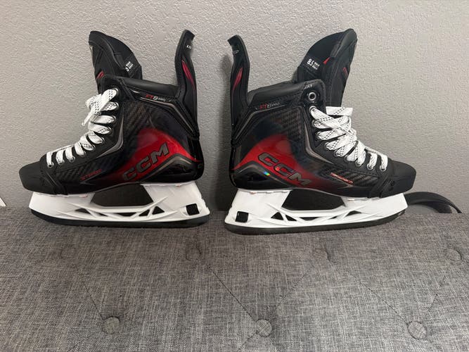 Black 2025 CCM JetSpeed FT8 Pro Hockey Skates Regular Width 8.5 (New)