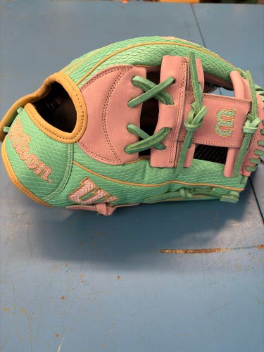 NEW Wilson A2000 Fastpitch Superskin 12"