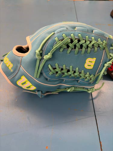 NEW Wilson A2000 12” glove