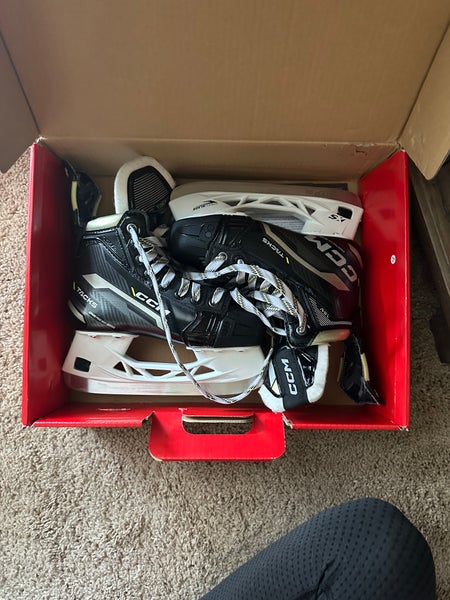 2022 CCM AS-V Hockey Skates Regular Width Size 2.5 (Used)