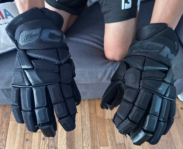 CCM JetSpeed FT8 Pro Gloves 15" (Used)