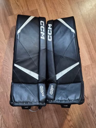 28" junior CCM Axis 2.5 Goalie Leg Pads (Used)