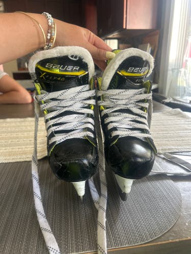 2025 Bauer Vapor Fly40 Hockey Skates 10.5 (Used)