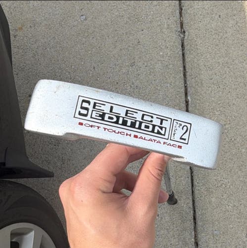 Unisex Blade Right Handed Putter 32" (Used)