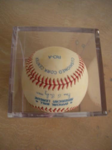 Chicago White Sox MLB Frank Thomas Signed Ball in Lucite Case Autographed Souvenir