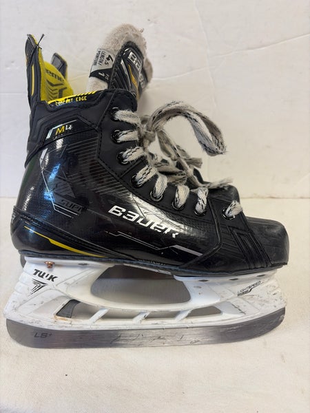 Black Bauer Supreme M4 Hockey Skates Regular Width Size 4.5 (Used)