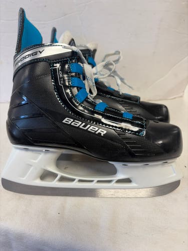 Black Bauer Prodigy Hockey Skates Regular Width Size 3 (Used)