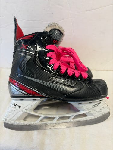 Black Bauer Vapor X2.5 Hockey Skates Regular Width Size 3 (Used)