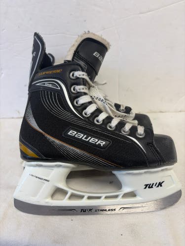 Black Bauer Supreme One20 Hockey Skates Regular Width Size 1 (Used)