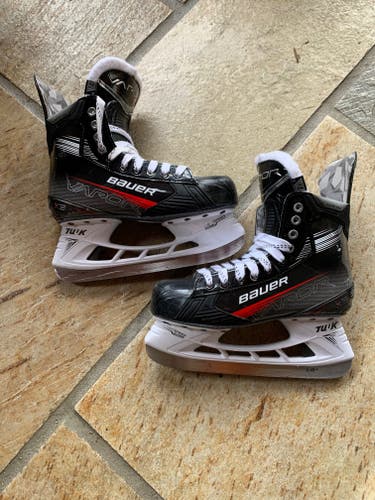 LIKE NEW Bauer Vapor X3 Hockey Skates Regular Width 7.5 (Used)