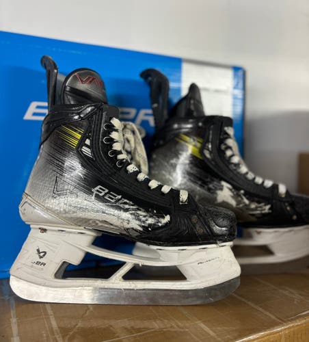Bauer Vapor Hyperlite 2 Hockey Skates - Senior 6 (Good Condition)