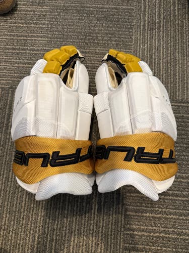 True Catalyst 9x Pro Gloves 14" Pro Stock (Used)