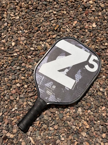 Black Onix Sports Graphite Z5 Pickleball Paddle (Used)
