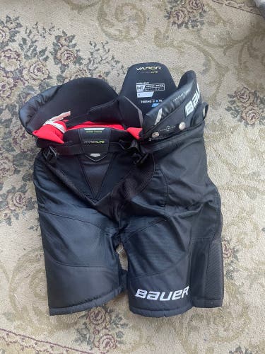 Intermediate Medium Bauer Vapor Hyperlite Hockey Pants (Used)