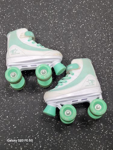Used RollerDerby FIRESTAR Child Roller Quad Skates Turquoise Youth 13.0 11849-S000042425