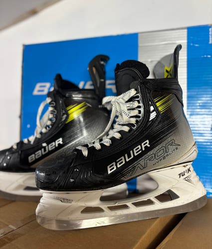 Bauer Vapor Hyperlite 2 Hockey Skates - Senior 9 (Excellent Condition)