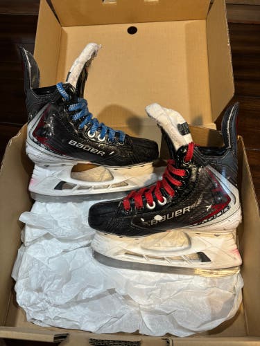 2025 Bauer Vapor Fly40 Hockey Skates Extra Wide Width Size 1.5 (Used)