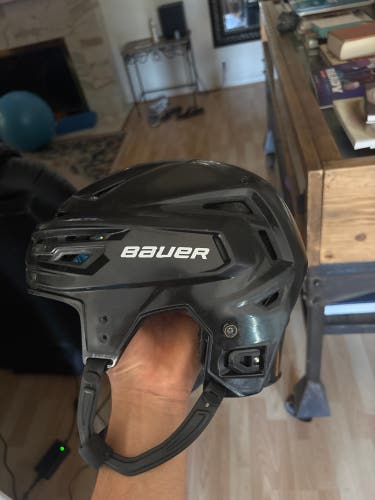 Medium Bauer Re-Akt 150 Helmet (Used)
