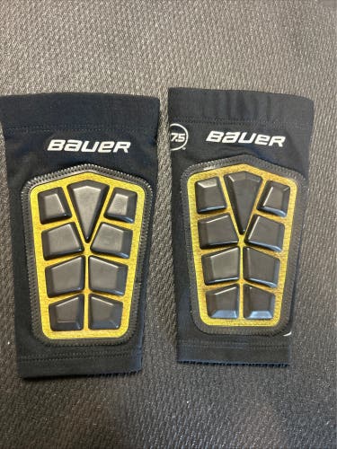 New Bauer Elite 37.5 SR. Hockey Wrist Forearm Cut Resistant Padded Sleeve Bands