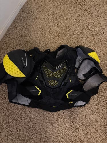 Men's Large Senior Bauer Supreme Matrix Shoulder Pads (Used)
