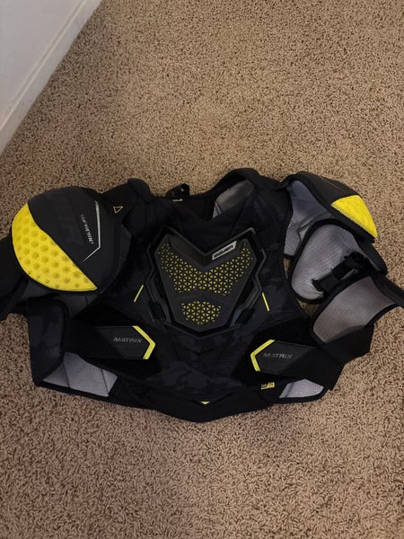 Men's Large Senior Bauer Supreme Matrix Shoulder Pads (Used)