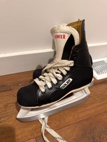 Black 1998 Bauer Premier Hockey Skates Regular Width Size 2 (New)