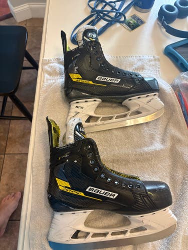 Bauer Supreme Ignite Pro+ Hockey Skates Regular Width 6 (Used)