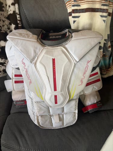 Large Bauer Vapor Hyperlite 2 Goalie Chest Protector (Used)