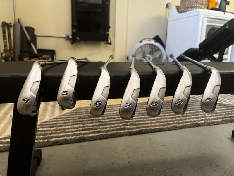 Men's 2009 Cobra Cobra 2009 SZ Right Handed Iron Set Regular Flex 37" (Used)