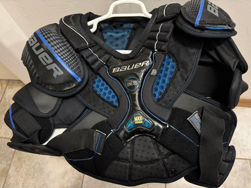 XL Senior Bauer Supreme One95 Shoulder Pads (Used)