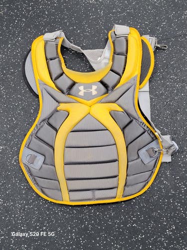 Used Under Armour CHEST PROTECTOR Catchers Chest Protector Black Intermed 11849-S000042347